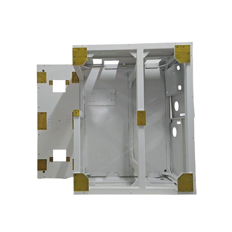 What are the key points in the design of thermal deformation compensation for metal plate chassis in high temperature environment?